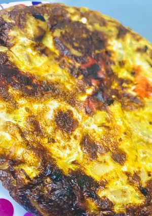 Una foto de TORTILLA DE BATATA 🍠 🧅 🫑