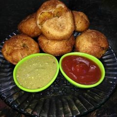 Aloo bread roll A picture of Aloo bread roll.