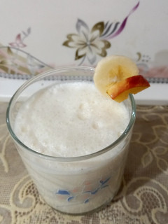 A picture of Banana and apple milk shake.