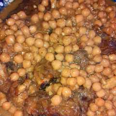 Una foto de Cabeza de cordero con garbanzos