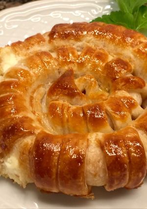 Una foto de Espiral de hojaldre rellena de queso