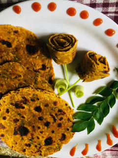 દુધી ના થેપલા (Dudhi Thepla Recipe In Gujarati) રેસીપી મુખ્ય ફોટો