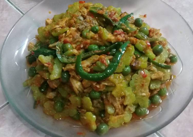 Langkah Mudah untuk Menyiapkan Sambal Pare Ikan Tongkol yang Menggugah Selera