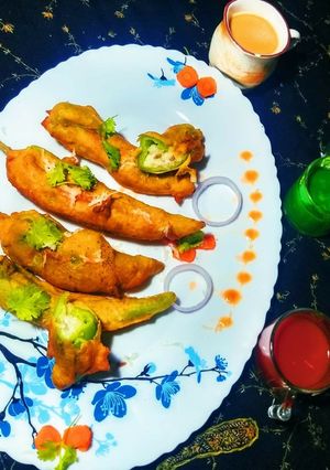 A picture of Bharwa Mirch Pakora.