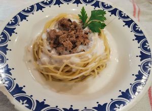 Una foto de Spaghetti con salsa bechamel y carne molida