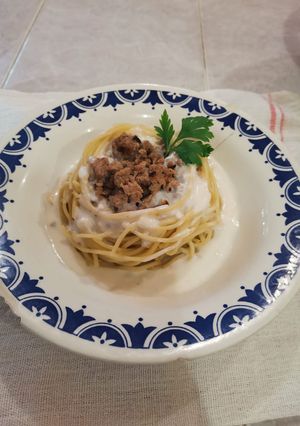 Una foto de Spaghetti con salsa bechamel y carne molida