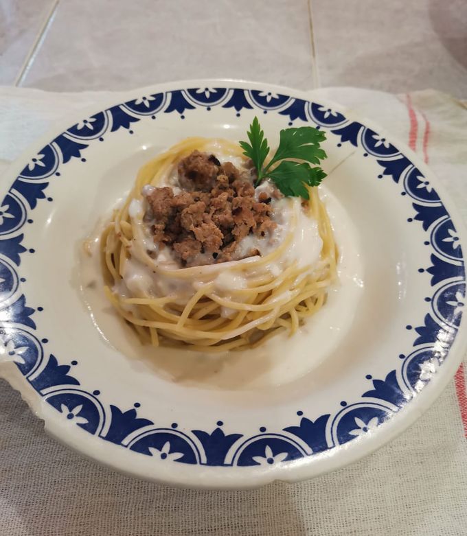 Una foto de Spaghetti con salsa bechamel y carne molida