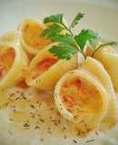 Galets rellenos, con crema de salmón y nueces