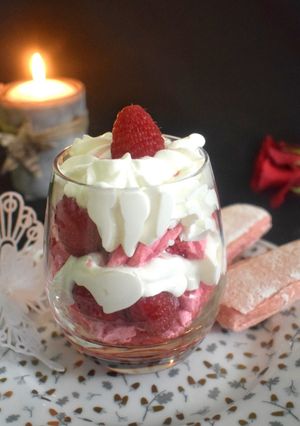 Une photo de Comme une pavlova aux framboises