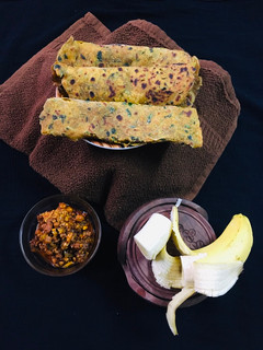 કેળા મેથી ના થેપલાં રેસીપી મુખ્ય ફોટો