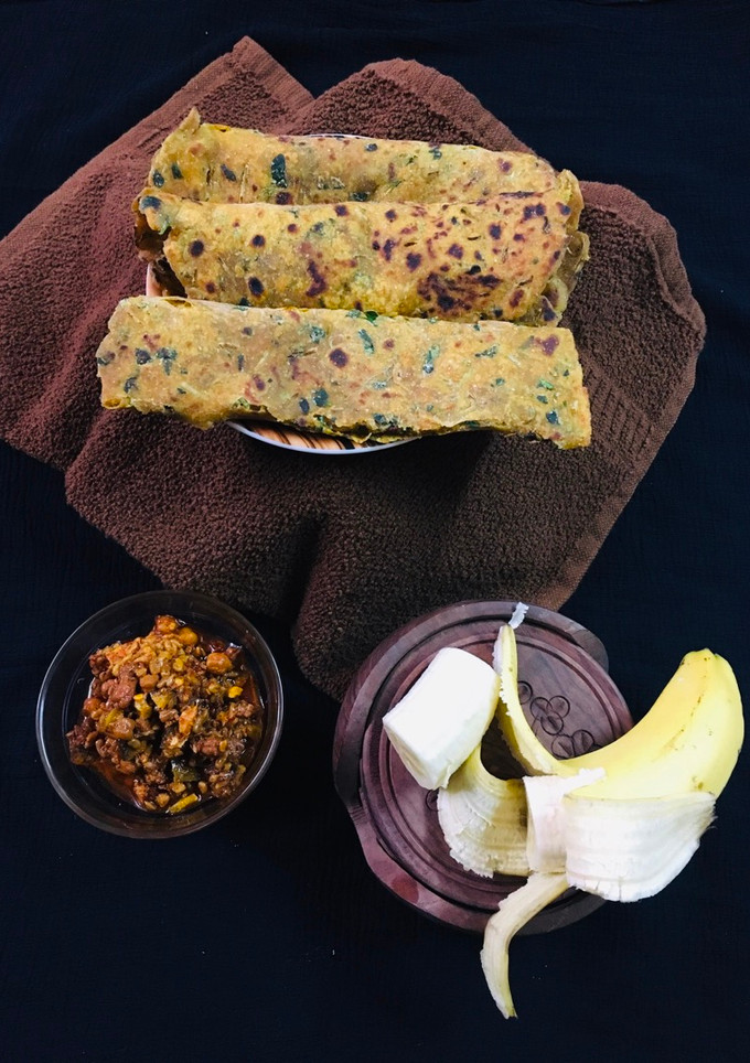 કેળા મેથી ના થેપલાં રેસીપી મુખ્ય ફોટો