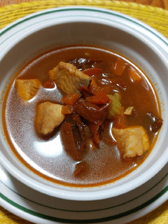 Una foto de Caldo de filete de pescado al chile ancho