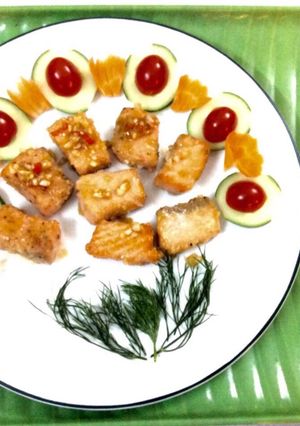 Hình của món Cá hồi chiên ngậm mắm ớt.