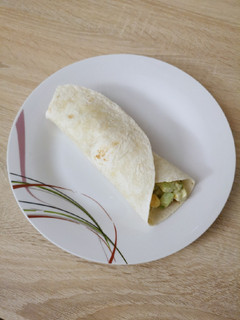 Una foto de Burritos de aguacate y huevo