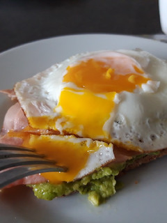 Una foto de Desayunos completos con huevos! 🍳🍳