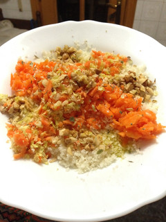 Una foto de Cous cous de coliflor con calabaza, zanahoria, berza y nueces