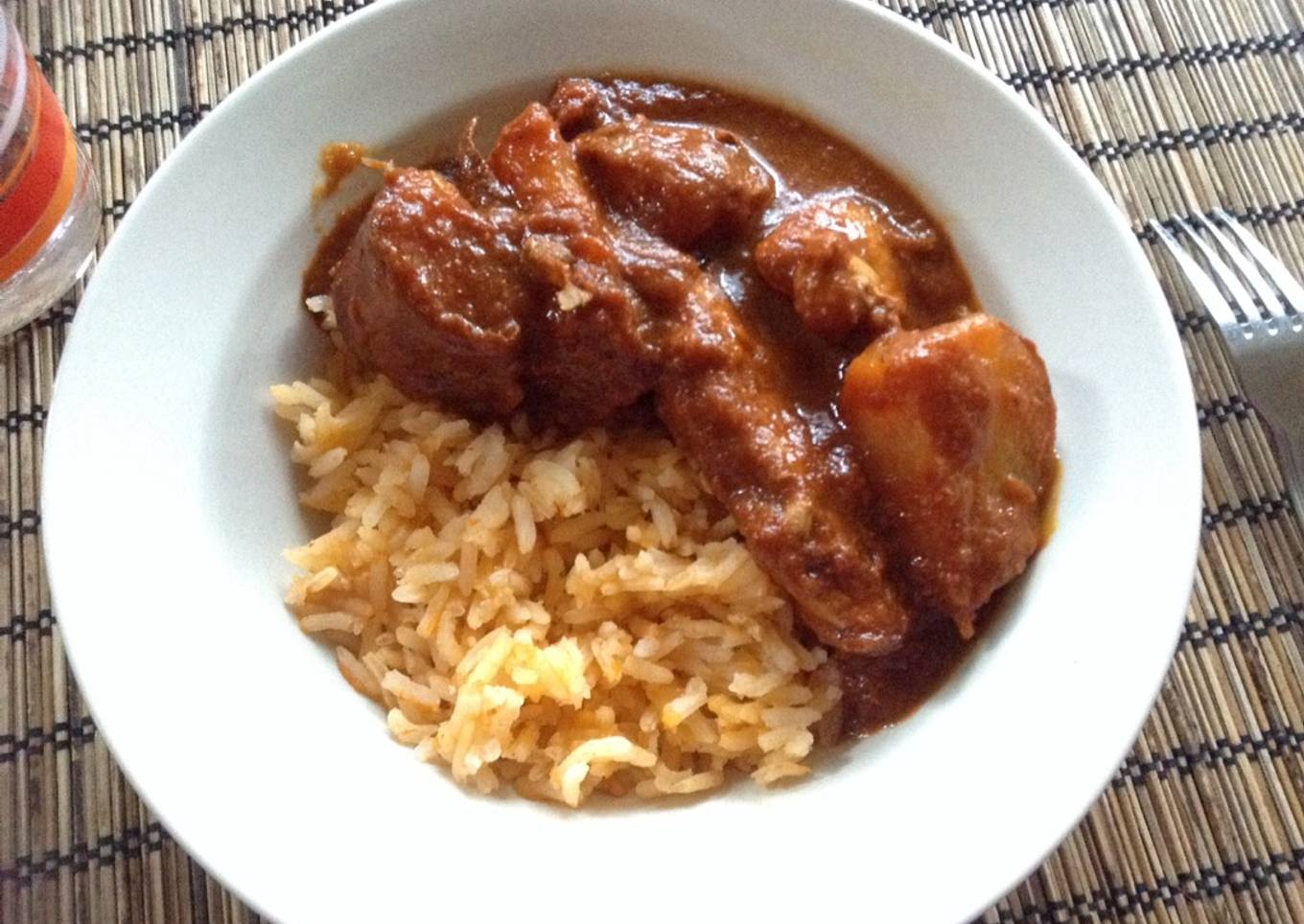 Pollo en salsa roja