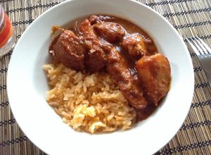 Una foto de Pollo en salsa roja