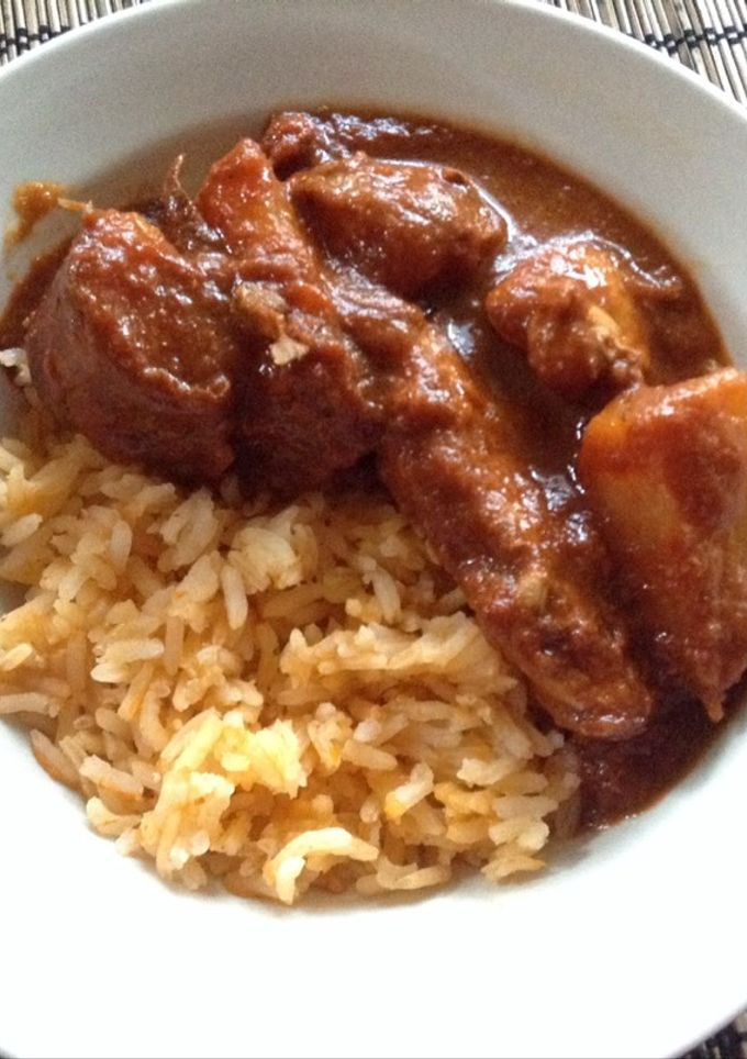 Una foto de Pollo en salsa roja