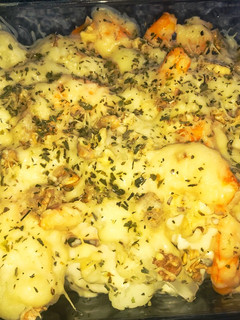 Una foto de Coliflor gratinada con langostinos