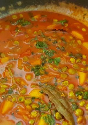 A picture of Alu matar sabji.