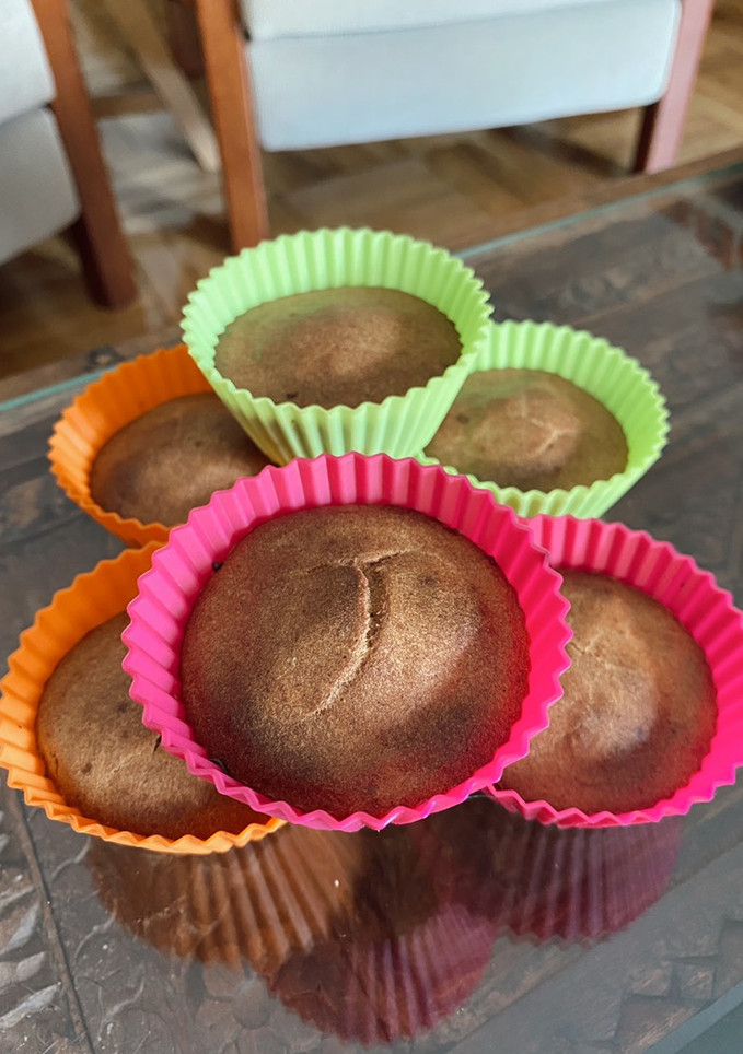 Una foto de Magdalenas de harina de trigo y manzana