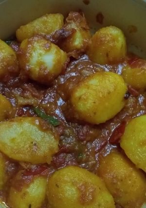A picture of Dum aloo.