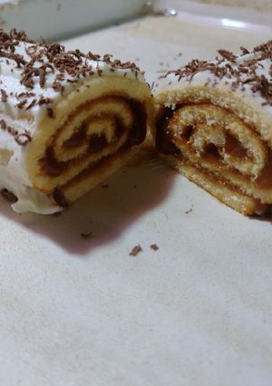 Una foto de Pionono dulce con licor de 🍌😱