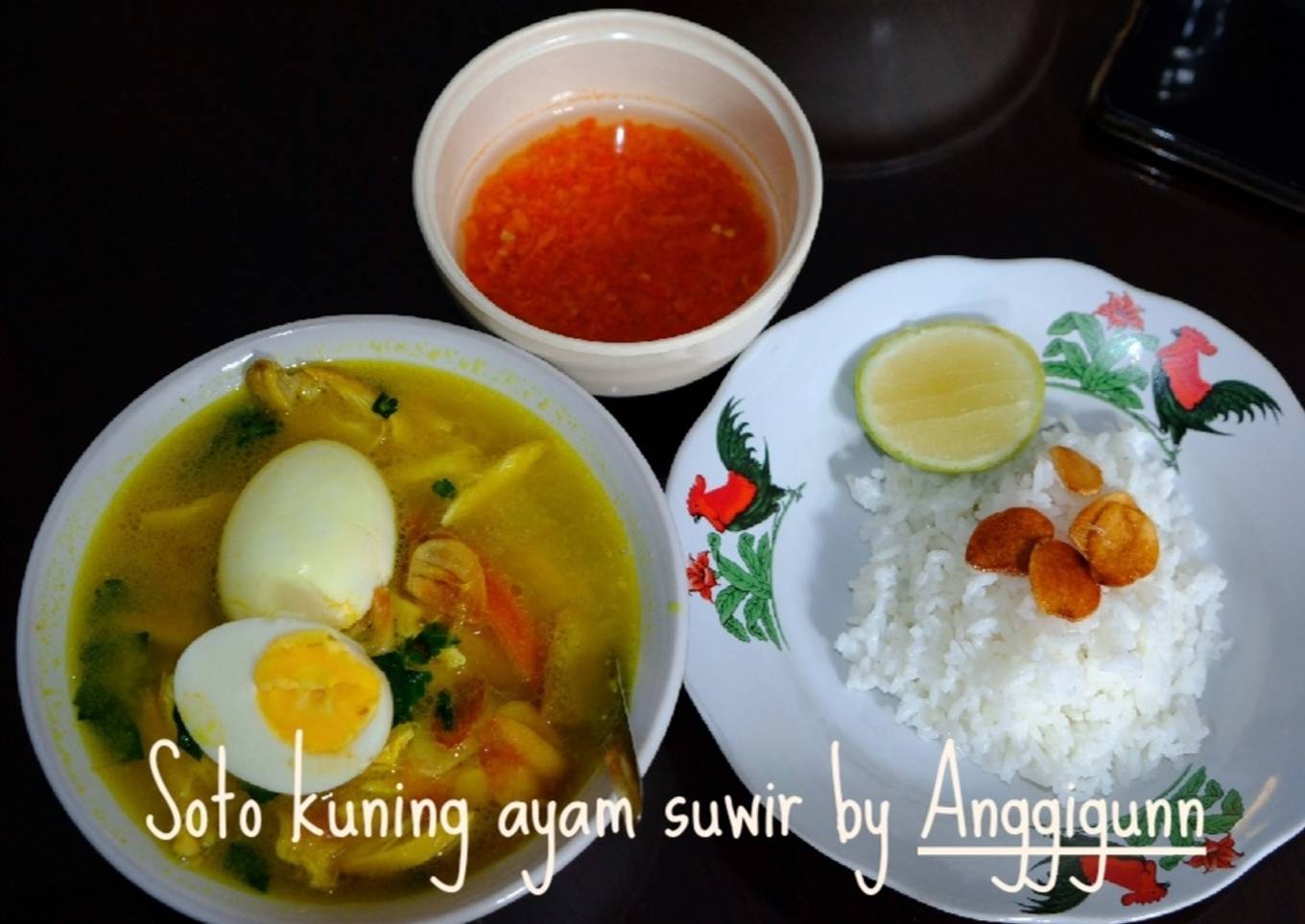 Soto kuning ayam suwir