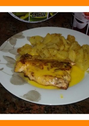 Foto principal de Salmón a la naranja con patatas a las hierbas provenzales