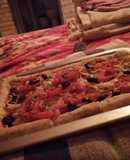 Pizza mestiza con borde relleno