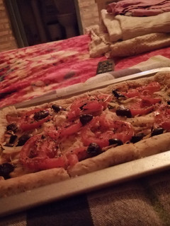 Una foto de Pizza mestiza con borde relleno
