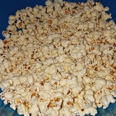 Homemade Sweet and Salty Popcorn 🍿 A picture of Homemade Sweet and Salty Popcorn 🍿.