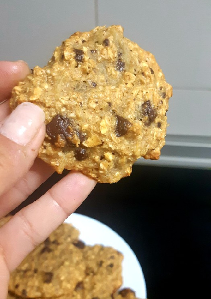 Una foto de Galletas de avena, pera y chocolate sin azúcar