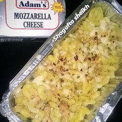 A picture of Mac and cheese.