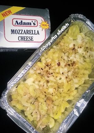 A picture of Mac and cheese.