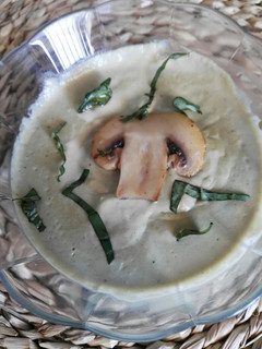 Una foto de Salsa de champiñón y albahaca