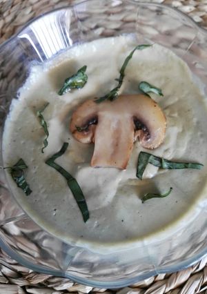 Foto principal de Salsa de champiñón y albahaca
