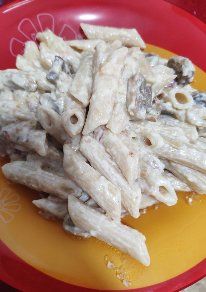 Una foto de Macarrones integrales carbonara