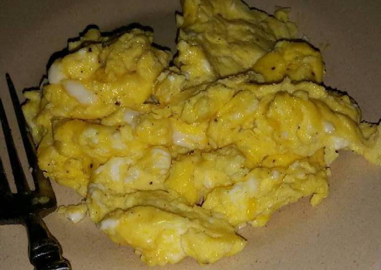How to Prepare Quick Scrambled Eggs