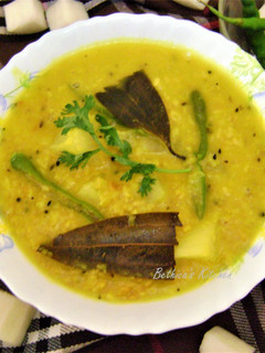 A picture of Mulo Diye Muger Dal (Moong Dal / Split Green Gram With Radish - Bengali Style).
