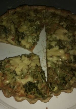 Una foto de Tarta de brócoli y zanahoria gratinada