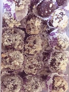 صورة لوصفة كرات الشوكولاته بالبسكويت