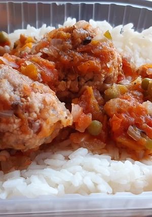 Una foto de Arroz con albóndigas vegetarianas