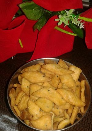নিমকি (nimki recipe in bengali) রেসিপির প্রধান ছবি
