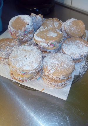 Una foto de Alfajores