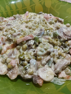 Una foto de Espárragos trigueros revueltos con verduras y nata