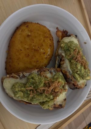 Une photo de Patates douces garnies de mozzarella et guacamole