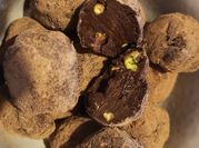 A picture of pistachios unsalted