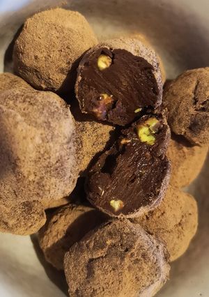 A picture of Chocolate Pistachio Truffles.
